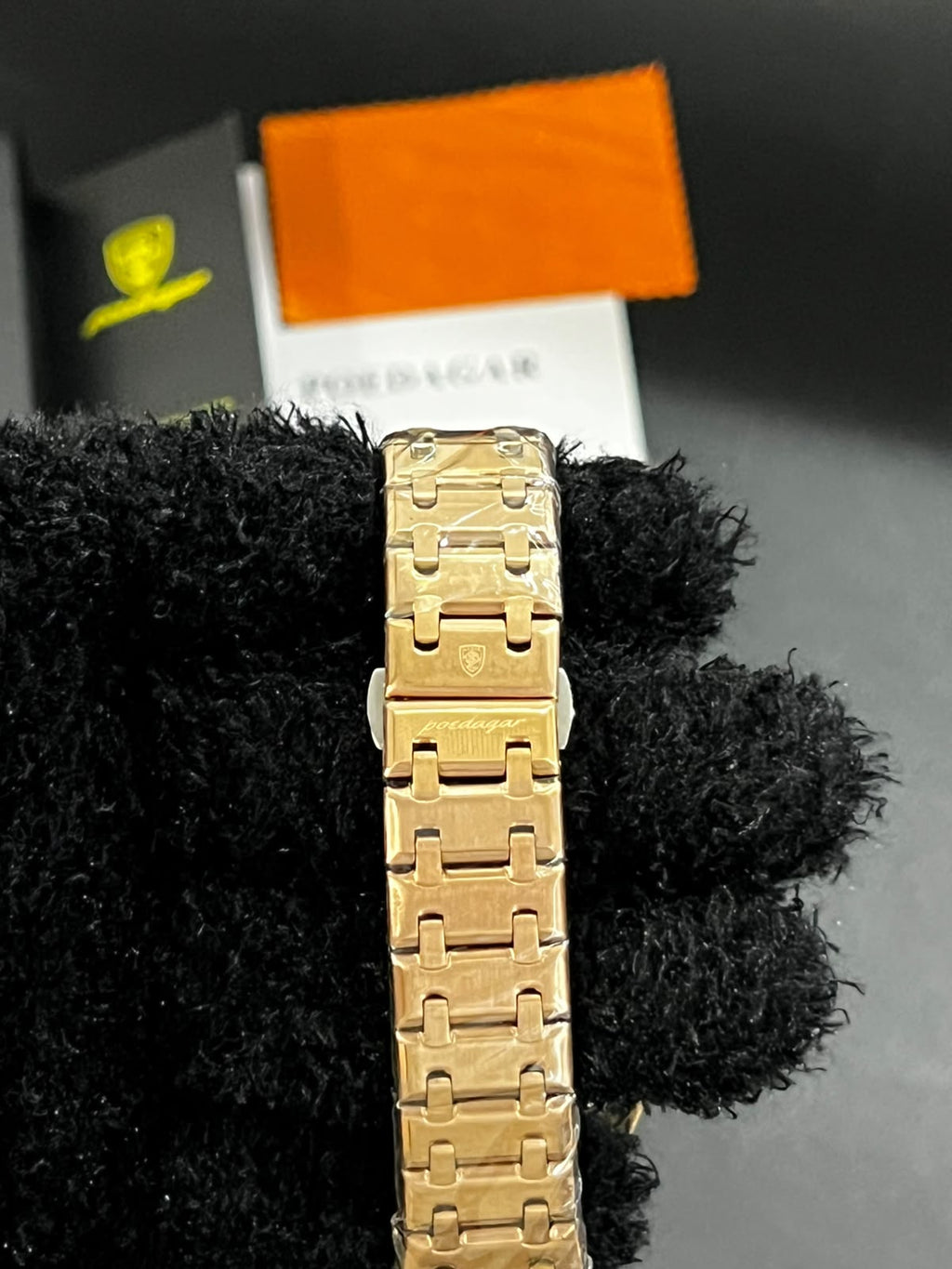 Reloj POEDAGAR 924B dorado con esfera blanca vista trasera