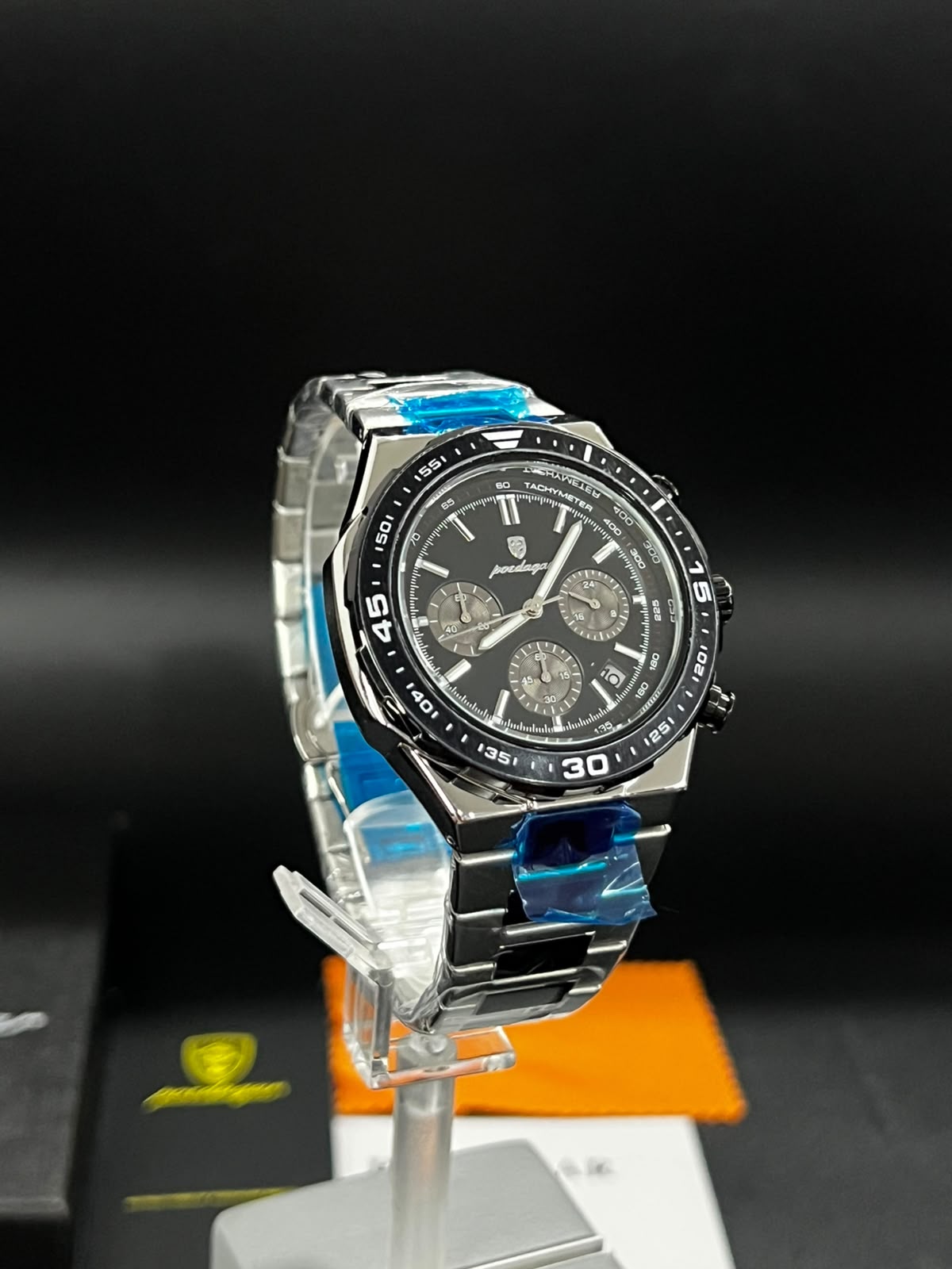 Reloj POEDAGAR 697B negro con esfera negra visto de lado