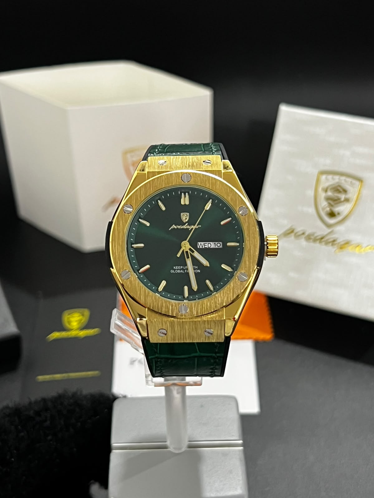 Reloj POEDAGAR 952B dorado con esfera verde para hombre
Lateral: