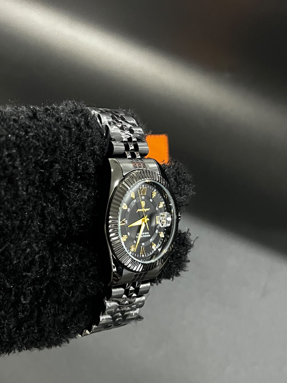 Reloj POEDAGAR 910B negro con esfera negra visto de lado